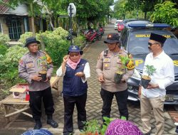 Polsek Balongbendo Gelar Penyuluhan Budidaya Tanaman dan Penyerahan Bibit Sayuran di Desa Kemangsen