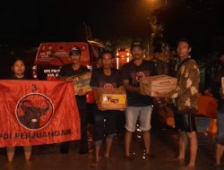 Peduli Banjir, Relawan Muda Mudi Setia Berikan Bantuan Sembako di Desa Tempuran dan Desa Ngingasrembyong