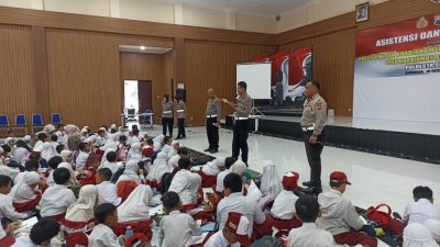 Satlantas Polresta Sidoarjo Edukasi Tertib Berlalu Lintas kepada Pelajar