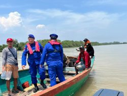 Adanya Potensi Cuaca Ekstrim, Satpolairud Polresta Sidoarjo Patroli Temui Nelayan