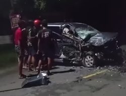 Dua Mobil Adu Banteng di Jalan Raya Madiun – Ponorogo