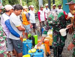 Dukung Ketahanan Pangan, Kelompok Tani Wotan dam Babinsa Koramil Sumberrejo Bojonegoro serta Korluh Gelar Gerdal Hama Padi