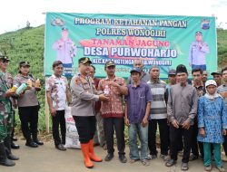 Dukung Ketahanan Pangan Nasional, Kapolres Wonogiri Berikan Bantuan Pupuk dan Obat Pertanian