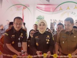 Gedung PTSP pada Kantor Kejari Kabupaten Madiun Diresmikan Kajati Jatim Mia Amiati