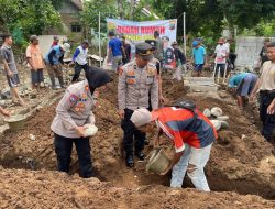 Hidup Sebatangkara, Lansia di Kajen Mendapat Berkah Bedah Rumah dari Polres Pekalongan