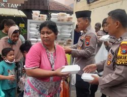 Jumat Berkah, Polsek Taman Bagikan Makanan