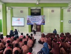 Kanit PPA Satreskrim Polresta Sidoarjo Edukasi Bijak Bermedsos dan Cegah Bullying di SMP 1 Prambon