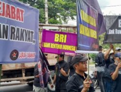 Laskar Jahanam Geruduk Kantor Cabang BRI Bondowoso, Tuntut Copot Kepala dan Oknum Mantri