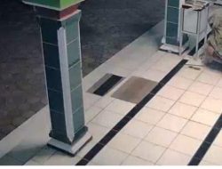 Maling Kotak Amal Masjid di Bondowoso Bertopeng Ala Ninja Tertangkap CCTV
