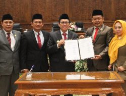 Pj Bupati Bojonegoro Hadiri Rapat Penetapan Bupati dan Wakil Bupati Bojonegoro Terpilih Periode 2025 – 2030
