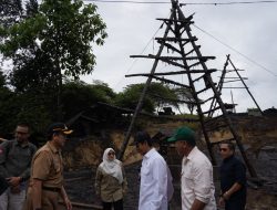 Pj. Bupati Bojonegoro Dampingi Lawatan Menteri Lingkungan Hidup RI di Sumur Minyak Tradisional Desa Wonocolo