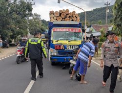 Polisi Olah TKP Lakalantas Motor Vs Truk di Jalan Raya Wonogiri Wuryantoro