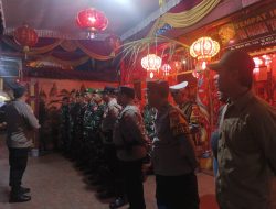Polsek Bersama Koramil Krian Pengamanan Ibadah Imlek di Klenteng Tri Dharma Teng Swie Bio