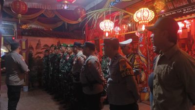 Polsek Bersama Koramil Krian Pengamanan Ibadah Imlek di Klenteng Tri Dharma Teng Swie Bio