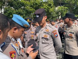 Propam Polresta Sidoarjo Periksa Handphone Anggota Polri dan ASN untuk Cegah Pelanggaran Disiplin