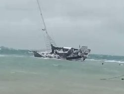 Kapal Yacht Asal Australia Terdampar di Perairan Sumenep