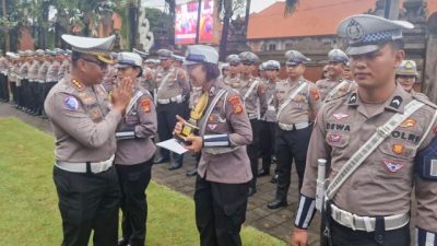 Dirlantas Polda Bali Memberikan Arahan Pentingnya Profesionalisme Dalam Menjalankan Tugas