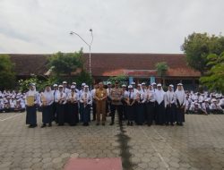 Jadi Pembina Upacara di Sekolah, Kapolsek Wonogiri Kota Tekankan Anti Bullying