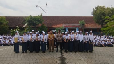 Jadi Pembina Upacara di Sekolah, Kapolsek Wonogiri Kota Tekankan Anti Bullying
