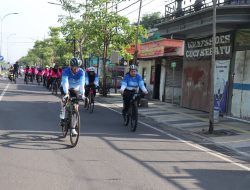 Membangun Sinergi dan Pererat Kekompakan, Kapolres Gowes Bareng Pengurus Bhayangkari Cabang Bojonegoro