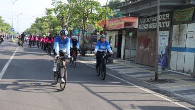 Membangun Sinergi dan Pererat Kekompakan, Kapolres Gowes Bareng Pengurus Bhayangkari Cabang Bojonegoro