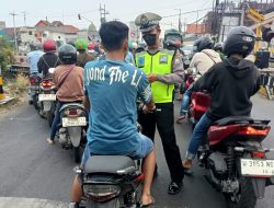 Operasi Keselamatan Semeru 2025, Unit Lantas Polsek Gedangan Edukasi Tertib Berlalu Lintas
