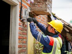PLN Berikan Sambungan Listrik Gratis, Wujudkan Harapan Terang Warga Menikmati Kesempatan Yang Sama