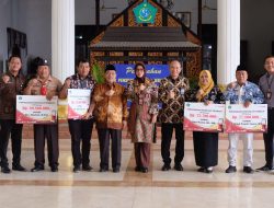 Pemkab Sidoarjo Serahkan SK Pensiun Kepada 132 PNS Sebagai Bentuk Apresiasi Pengabdian