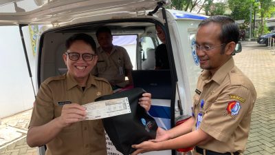 Pj Bupati Bojonegoro Serahkan Mobil Layanan Samsat Keliling dan SPPT PBB-P2, Target Peningkatan PAD