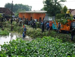 Plt. Bupati Sidoarjo Pimpin Jihad Rawat Sungai di Desa Klurak