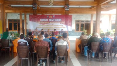 Polisi Gelar Curhat Kamtibmas di Desa Sidomulyo Krian
