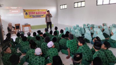 Polsek Krembung Edukasi Bahaya Bullying di MI As Syakira