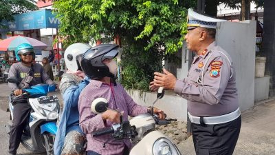 Unit Lantas Polsek Taman Himbau Pengendara Tertib Lalu Lintas