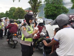 Antusiasme Masyarakat Sambut Pembagian Takjil Gratis dari Polres Wonogiri