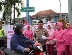 Antusiasme Warga Terima Takjil Gratis Dari Polres Wonogiri