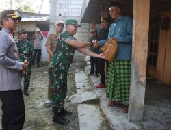 Banjir Rendam Ratusan Rumah di Baureno, Kapolres dan Forkopimda Bojonegoro Salurkan Bansos