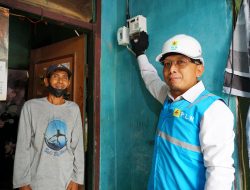 Berkah Ramadhan Bersama YBM, PLN UP3 Sidoarjo Berikan Sambung Listrik Gratis untuk Masyarakat Kurang Mampu