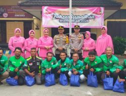 Bhayangkari Ranting se-Cabang Bojonegoro Gelar Baksos, Salurkan Paket Sembako kepada Tukang Ojek