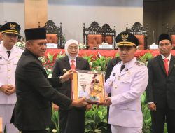 Saat Sertijab di Gedung DPRD, Bupati Gus Barra Siap Membawa Perubahan Bagi Pemerintahan Kabupaten Mojokerto