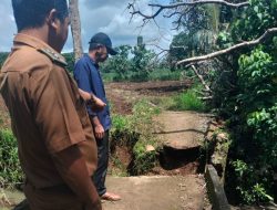 Curah Hujan Tinggi, Jembatan Penghubung di Desa Ogan Jaya Sungkai Utara Putus