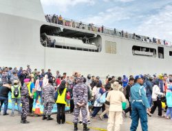 Dit Polairud Polda Jateng Amankan Kedatangan KRI Banjarmasin 592 di Pelabuhan Tanjung Mas dalam Rangka Mudik Gratis Lebaran 2025