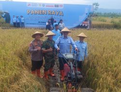 Dukung Program Ketahanan Pangan Nasional, Kapolres Wonogiri Hadiri Panen Raya di Giriwoyo