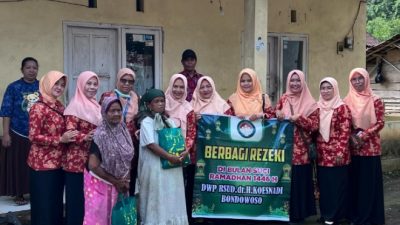 Jelang Lebaran, DWP RSUD Dr. H. Koesnadi Bondowoso Berbagi Rezeki