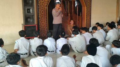 Kanit Binmas Polsek Krian Jadi Narasumber Pondok Ramadhan di SMPN 2