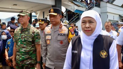 Kapolda Jatim Bersama Pangdam V Brawijaya dan Gubernur Khofifah Tinjau Arus Mudik di Pelabuhan Ketapang
