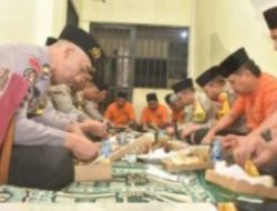Kapolres Bondowoso Buka Bersama dengan Para Tahanan