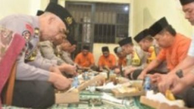 Kapolres Bondowoso Buka Bersama dengan Para Tahanan