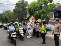 Kapolres Wonogiri Kembali Bagikan Takjil Gratis