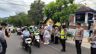 Kapolres Wonogiri Kembali Bagikan Takjil Gratis