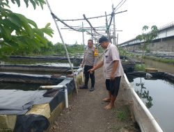 Kapolsek Wonoayu Cek Peternakan Ikan di Desa Popoh
